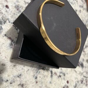Mint&Lily Shiny Gold Bracelet
Never worn